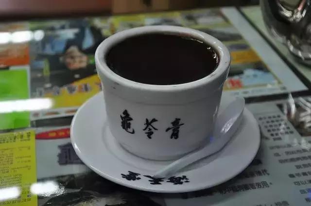 黑凉粉好吃吗,黑凉粉里面有色素吗