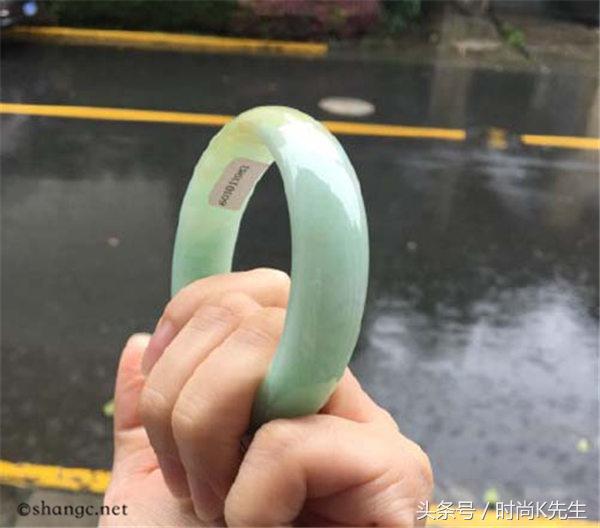 玉镯表面有点坑坑洼洼能戴光滑吗,和田玉镯子表面粗糙了怎么变光滑