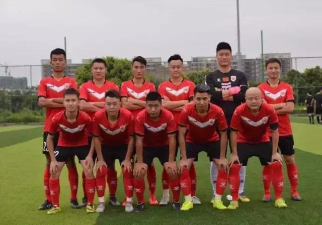 李贝贝的“贵族”足球队来阿坝州了，靓丽足球宝贝精彩助阵