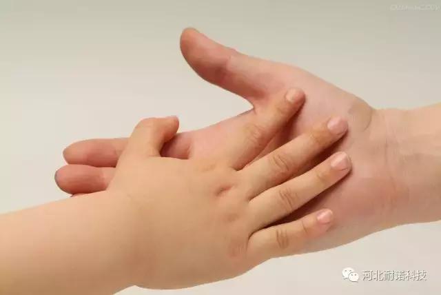 指甲上突起的竖条纹,指甲上一条纵线