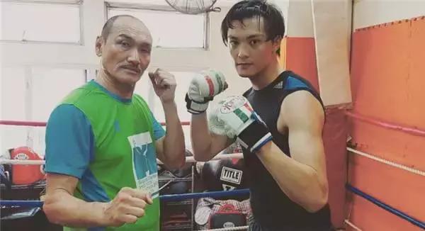 还记得《我和僵尸有个约会》的孔雀大师吗？曾和林正英斗过法