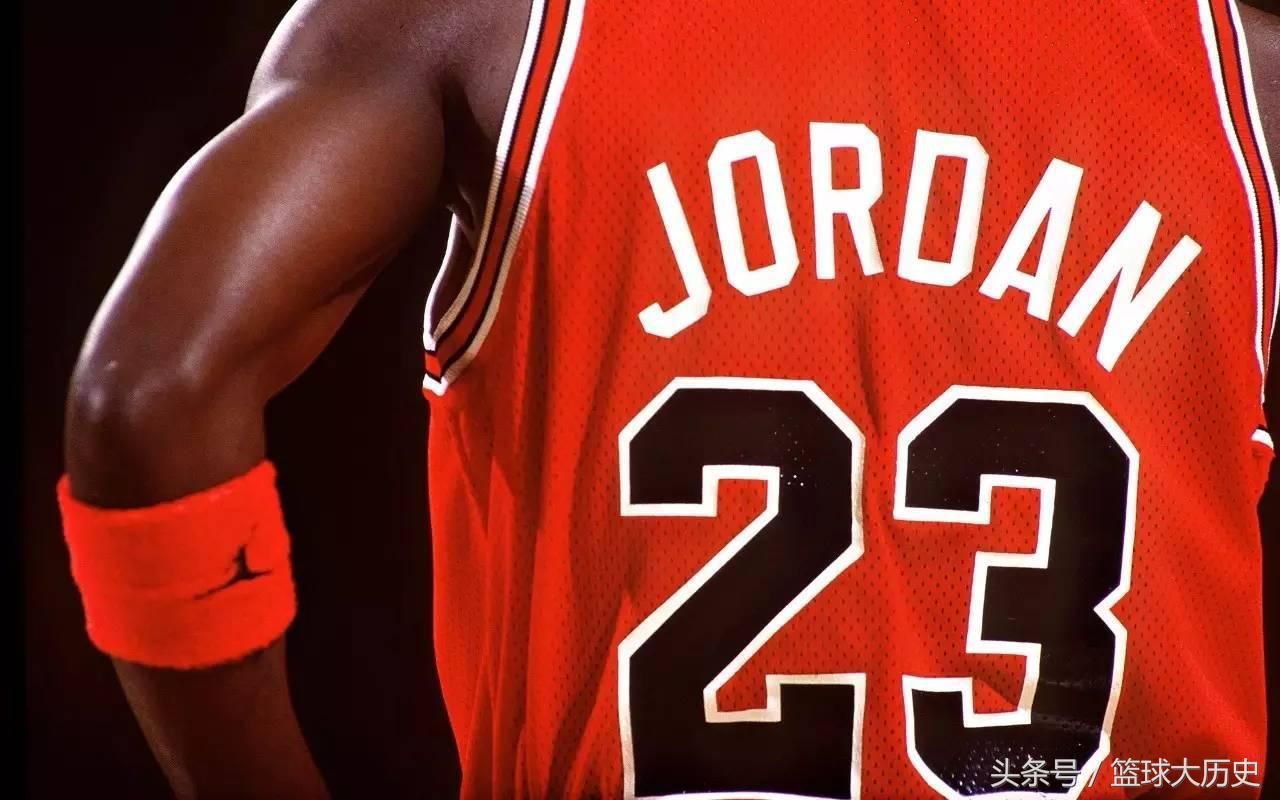 上帝穿上了23号球衣原话,今晚上帝穿着23号球衣