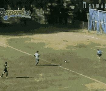 踢球gif爆笑,足球搞笑的gif