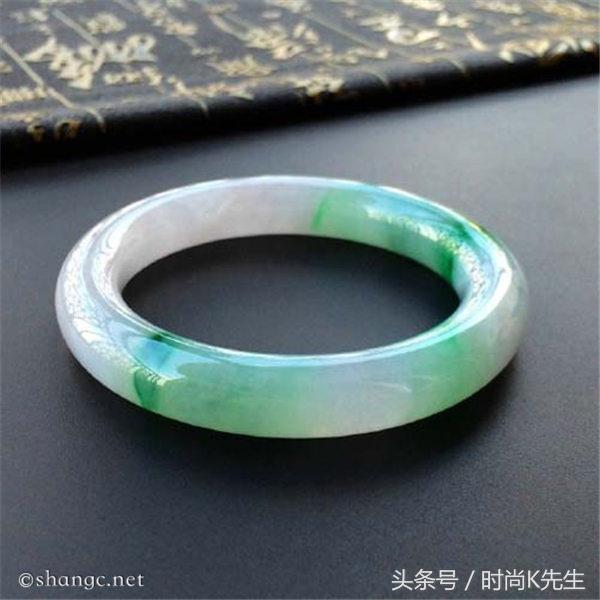 玉镯表面有点坑坑洼洼能戴光滑吗,和田玉镯子表面粗糙了怎么变光滑