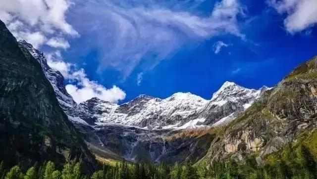 李贝贝的“贵族”足球队来阿坝州了，靓丽足球宝贝精彩助阵