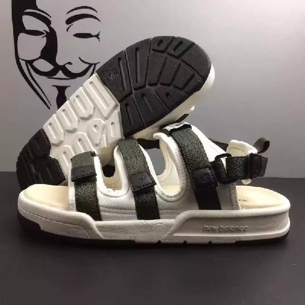 今年流行的凉鞋是哪一些,今年最火的4款凉鞋清爽又时髦