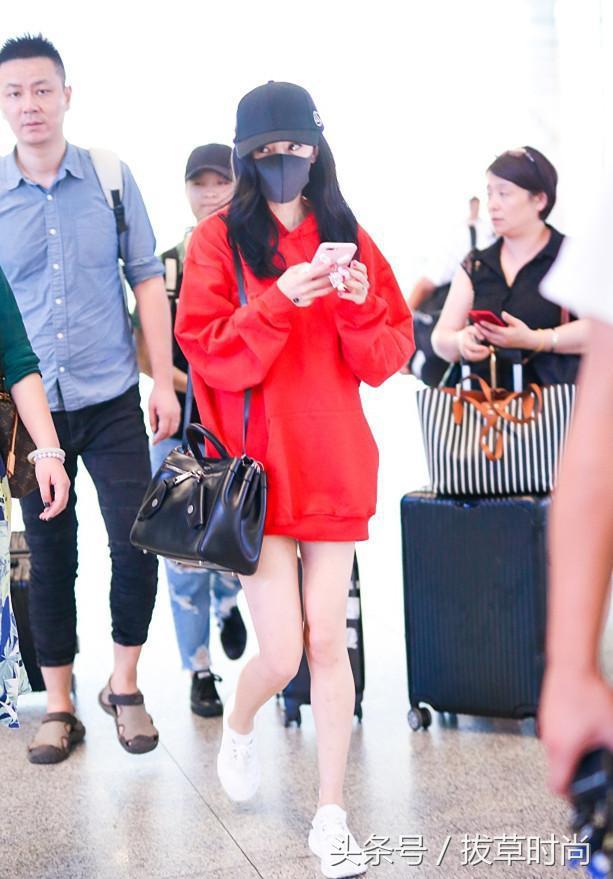 李沁和杨幂的时尚穿搭你学会了吗,杨幂和李沁同款造型