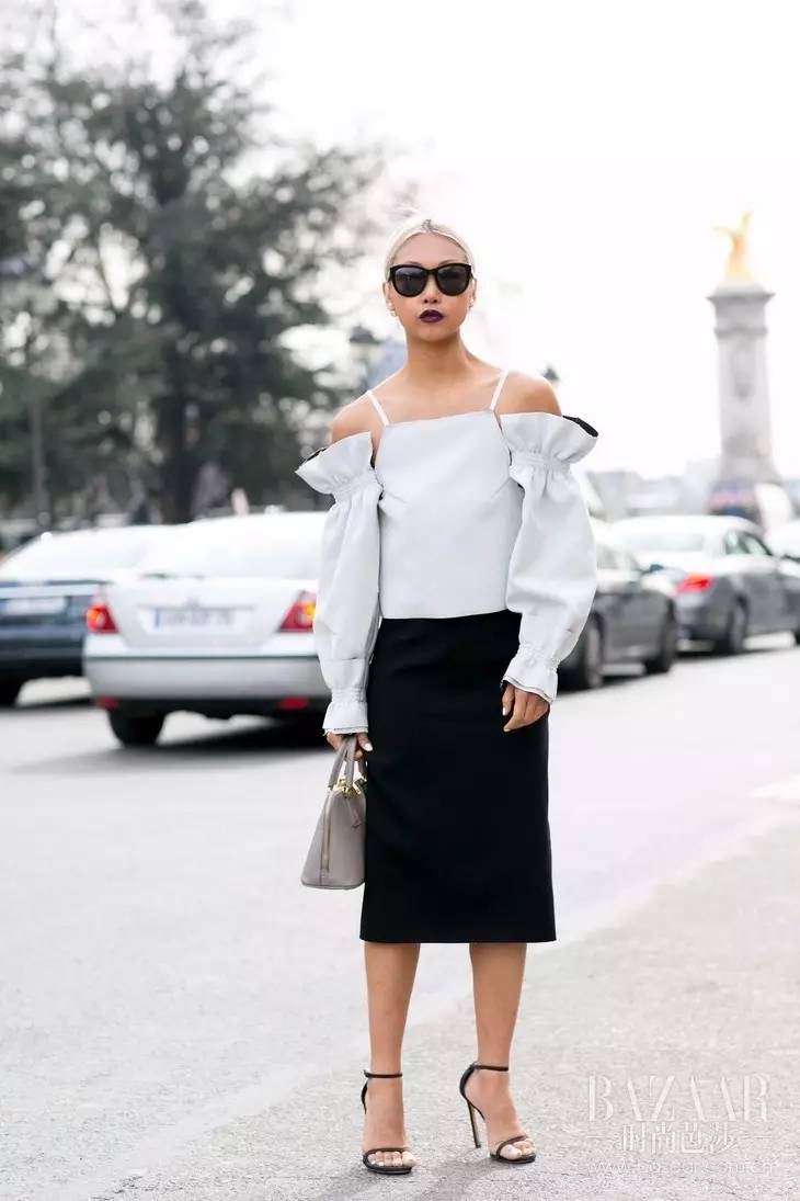 你穿一字肩膀子大？周冬雨她们的吊带款就能这么瘦，到底怎回事？