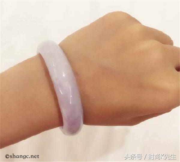 玉镯表面有点坑坑洼洼能戴光滑吗,和田玉镯子表面粗糙了怎么变光滑
