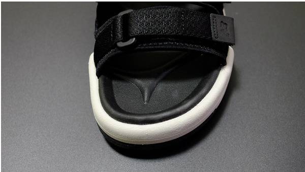 今年流行的凉鞋是哪一些,今年最火的4款凉鞋清爽又时髦