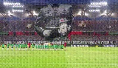 波兰人民在足球比赛上“控诉”德国纳粹二战罪行，各国媒体争相报道