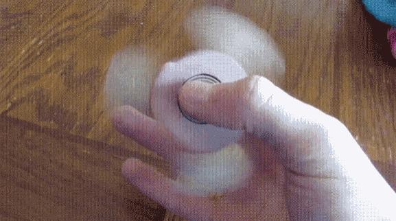 指尖陀螺风靡全球,炫酷指尖陀螺玩具