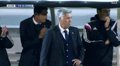 踢球gif爆笑,足球搞笑的gif