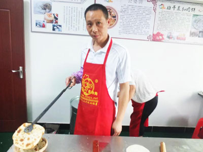 男人摆摊卖什么生意好,新手摆摊适合卖什么小吃