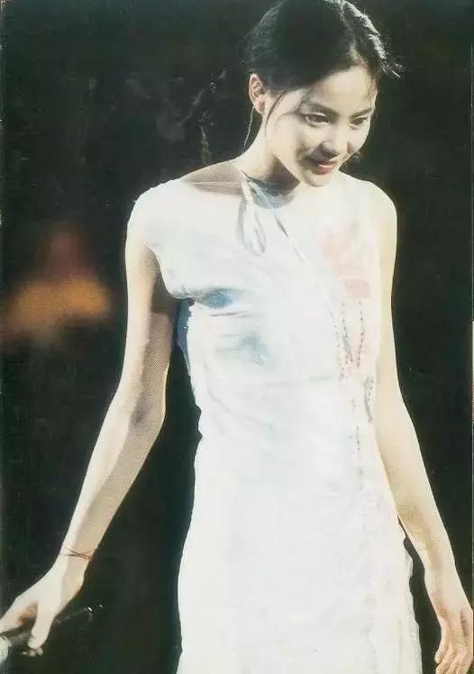 平胸穿搭矮个子,贫胸系穿搭