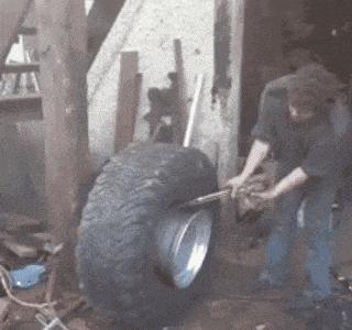 初春时节，西伯利亚寒气袭人，a国间谍史密夫执行任务时，失手被擒，其后被关在高原上的木屋内