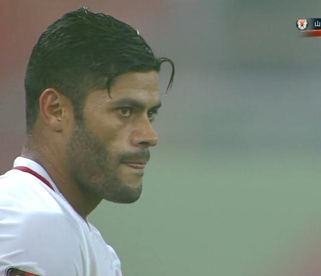 自己称王？武磊无视球德被队友无视对手掐脖理论