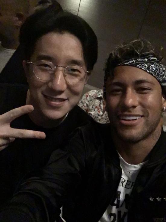 内马尔见成龙秒变迷弟,内马尔和成龙视频