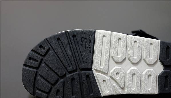 今年流行的凉鞋是哪一些,今年最火的4款凉鞋清爽又时髦