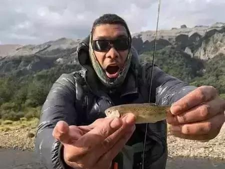 篮球之外NBA球星还擅长啥运动？詹姆斯一只脚踏进NFL！邓肯最全能