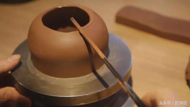 13岁技艺成熟今耄耋之年仍在探索连赝品都炒到几十万