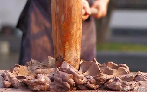 13岁技艺成熟今耄耋之年仍在探索连赝品都炒到几十万