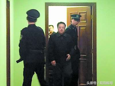 退休厅官竟持有枪支*药弹**，啥来头？