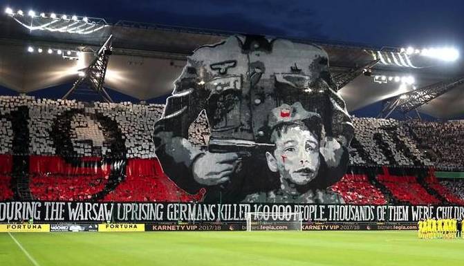 波兰人民在足球比赛上“控诉”德国纳粹二战罪行，各国媒体争相报道