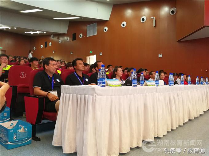 足球夏令营集训开幕,长沙校园足球夏令营月亮岛