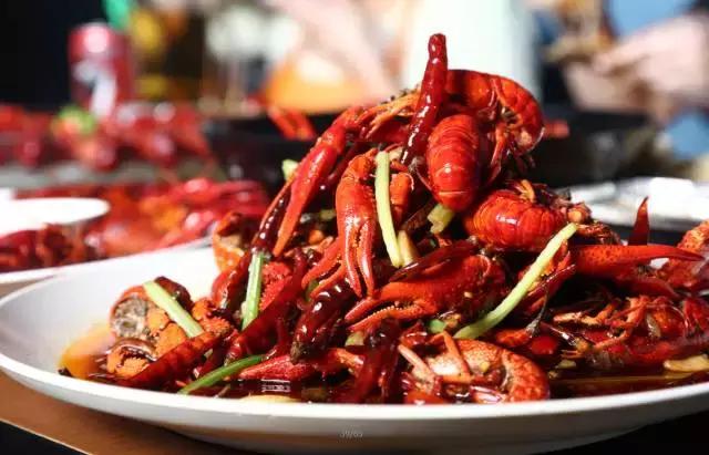 高温红色预警再次拉起，席卷魔都的红衣战士的暴击你挺得住吗？