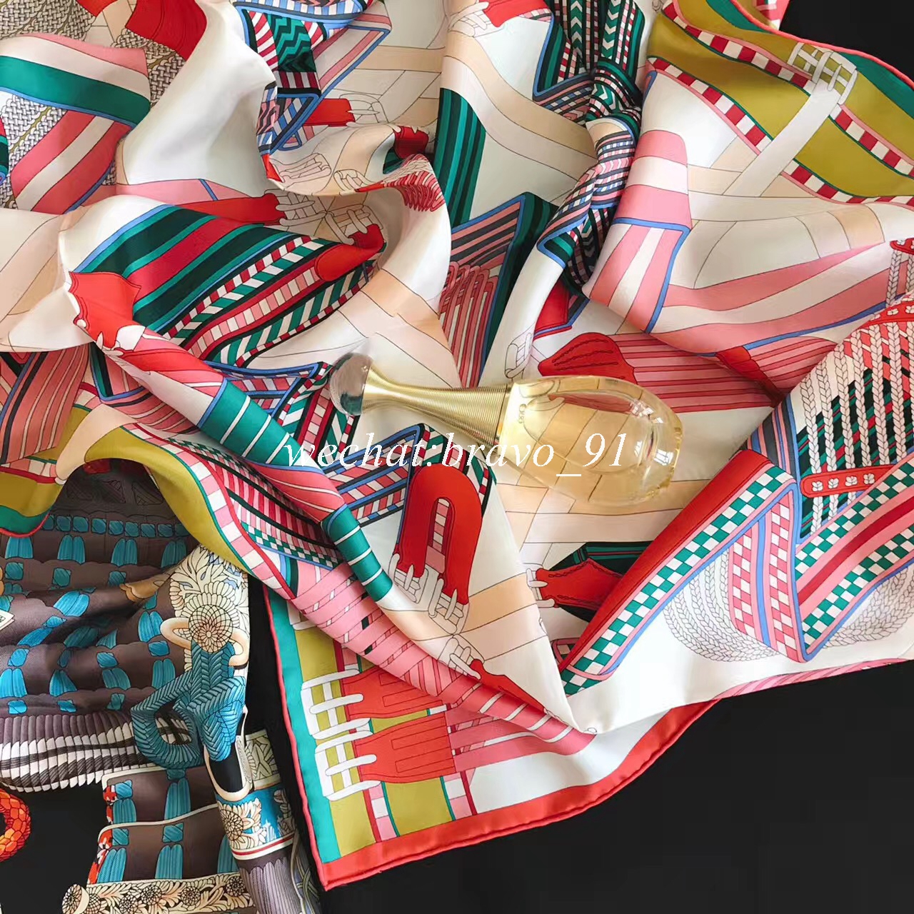 奢侈品丝巾怎么清洗,爱马仕褶皱丝巾怎么洗干净