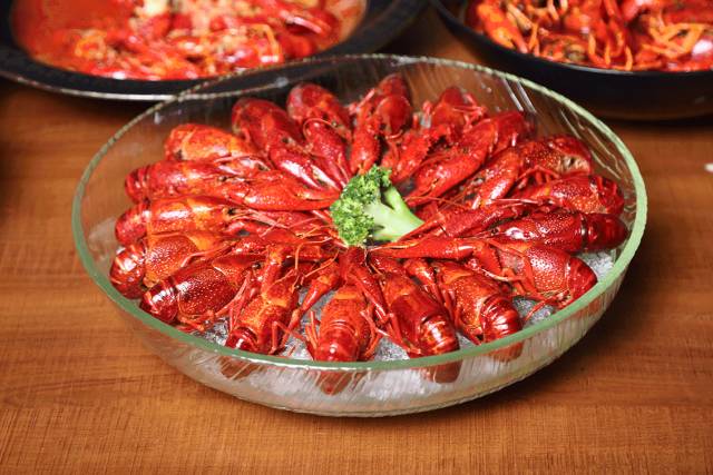 高温红色预警再次拉起，席卷魔都的红衣战士的暴击你挺得住吗？