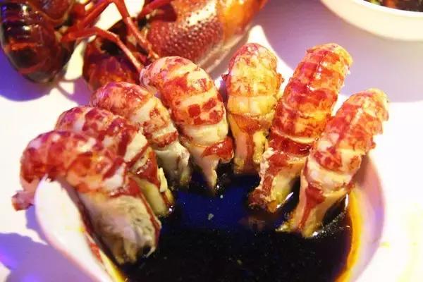 高温红色预警再次拉起，席卷魔都的红衣战士的暴击你挺得住吗？