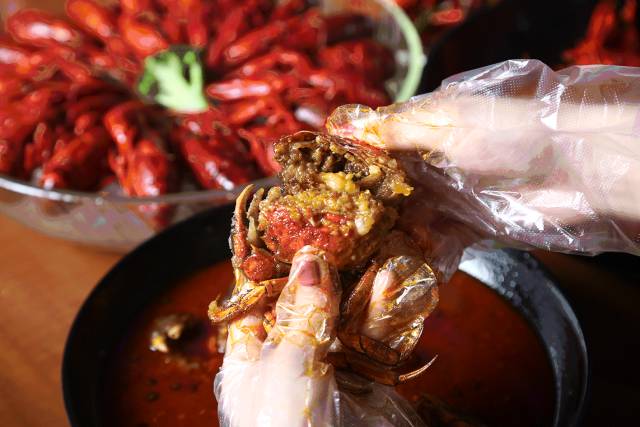 高温红色预警再次拉起，席卷魔都的红衣战士的暴击你挺得住吗？