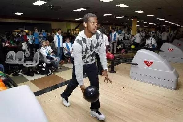 篮球之外NBA球星还擅长啥运动？詹姆斯一只脚踏进NFL！邓肯最全能