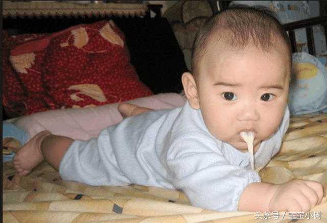 吐奶和幽门狭窄的区别,宝宝幽门狭窄导致吐奶咋治疗