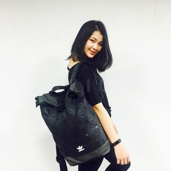 adidas三叶草和三道杠的双肩包,adidas双肩包三叶草