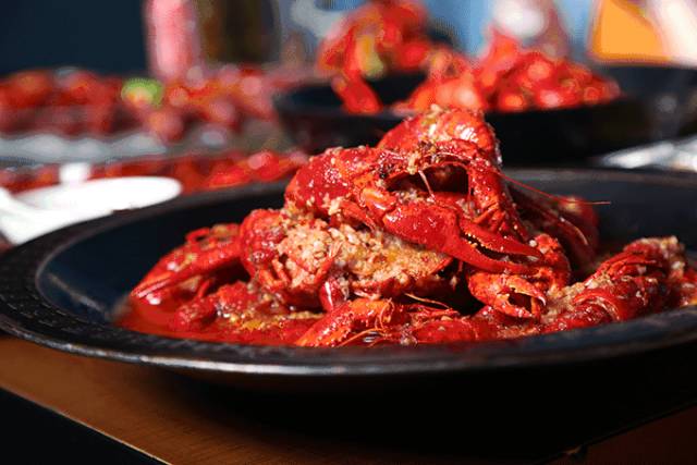 高温红色预警再次拉起，席卷魔都的红衣战士的暴击你挺得住吗？