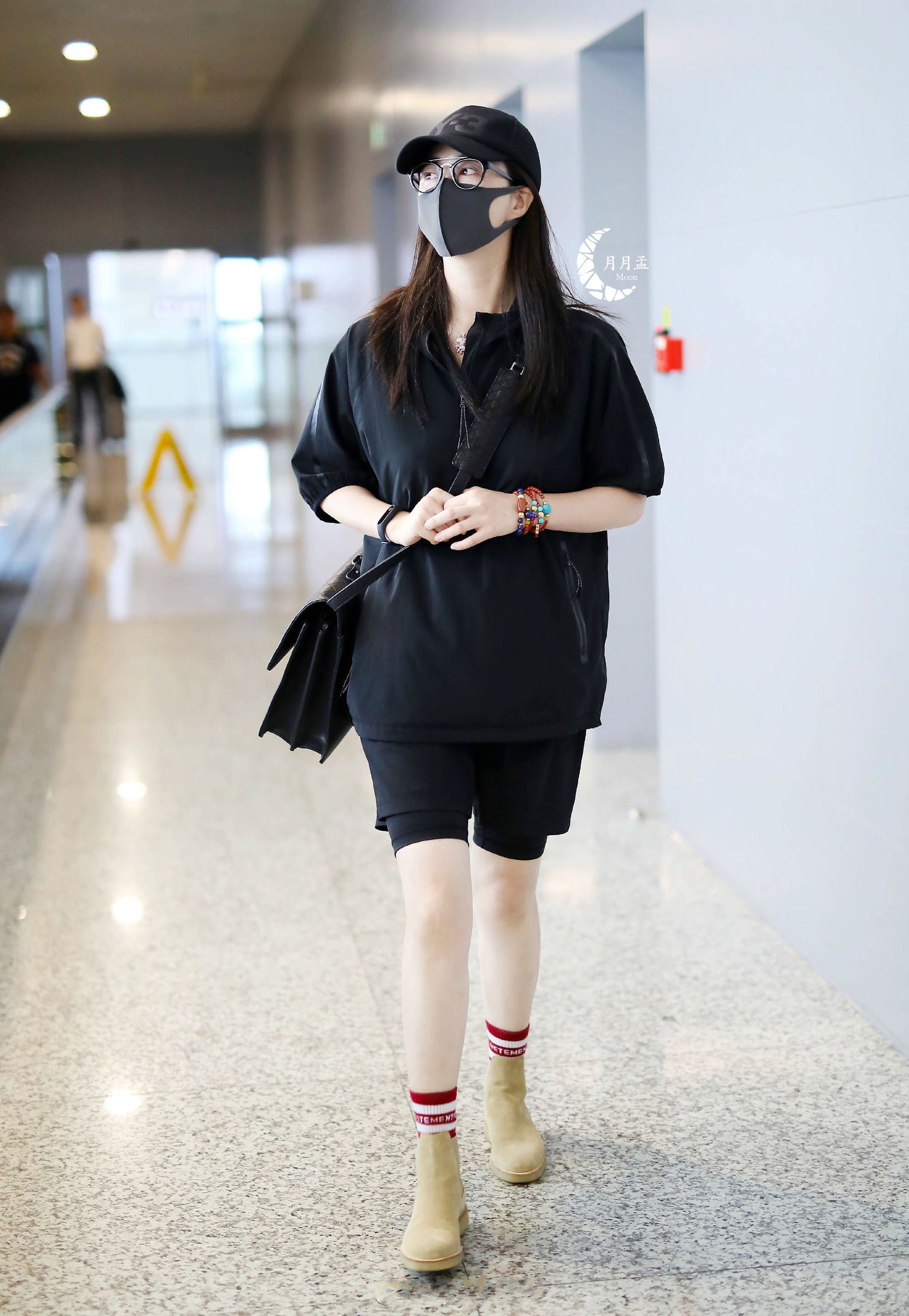 微胖蒋欣穿衣搭配,微胖蒋欣穿喇叭裤