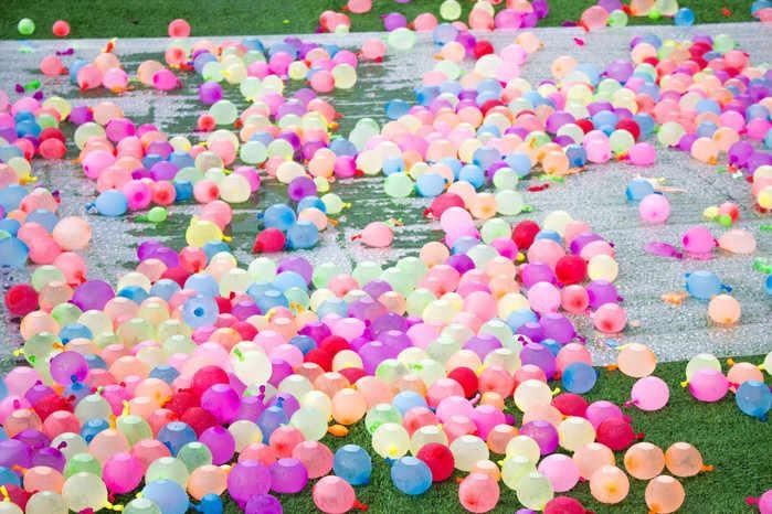 一个、两个非洲友人都晒中暑了，妈妈我要去巴伐利亚避暑