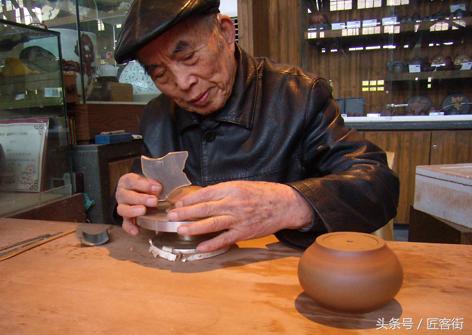 13岁技艺成熟今耄耋之年仍在探索连赝品都炒到几十万