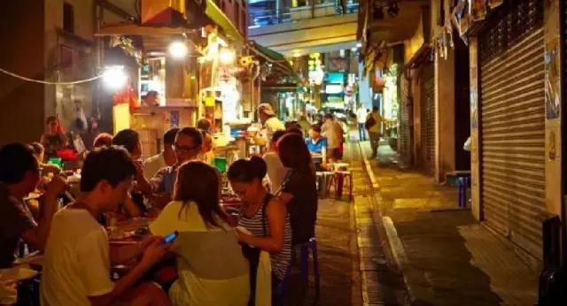 那些大学宵夜摊里的故事，致我们终将逝去的青春！