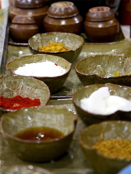 醋刷牙能使牙齿变白吗,经常用白醋刷牙对牙齿有害吗