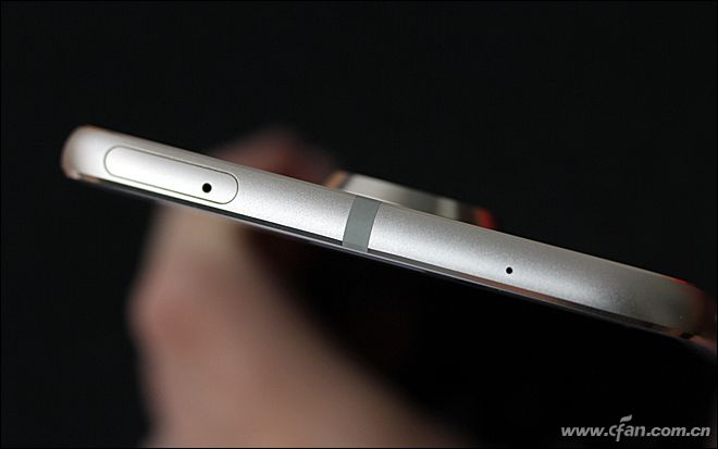 手机通话时突然有巨大噪音,手机通话有风噪声