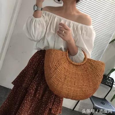 最近很火的草编包,比较定型的草编包