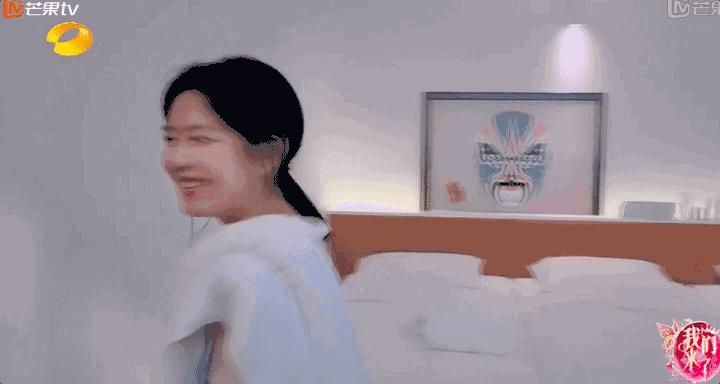 刘亦菲和关之琳合体,刘亦菲杨洋劲爆尬舞嗨翻全场娱乐