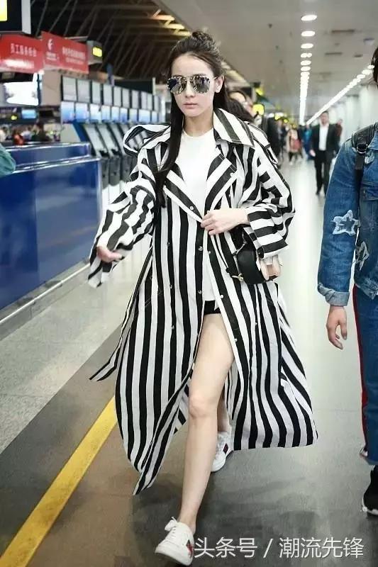 杨幂这双鞋子是什么牌子的,杨幂最近穿的回力小白鞋