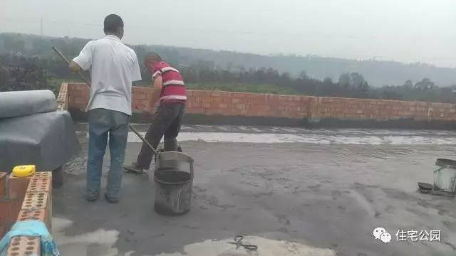 屋顶漏水怎么修补最简单的方法,房顶漏水用水泥补