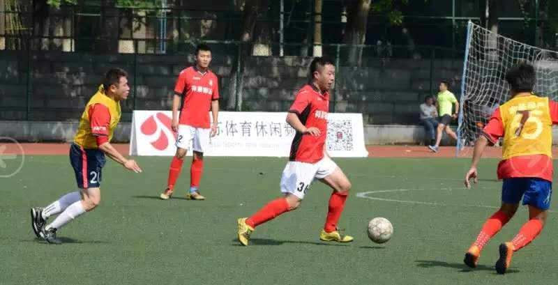 努力到无能为力的足球运动员,一个不向命运低头的人