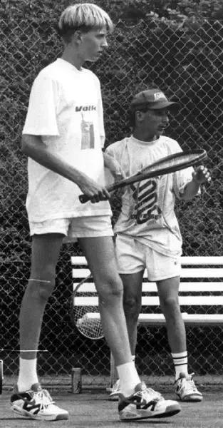 篮球之外NBA球星还擅长啥运动？詹姆斯一只脚踏进NFL！邓肯最全能